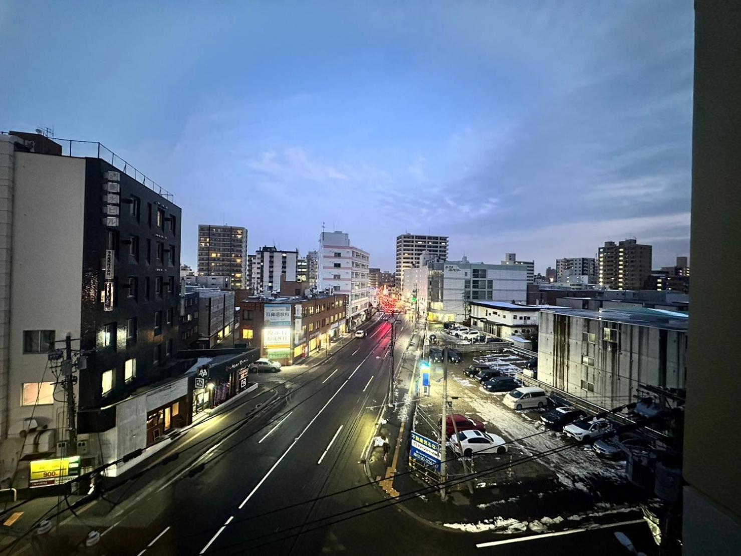 Апартаменти Ams Hiragishi 11 Rm 502 平岸駅から3分 解放感あって明るいお部屋 家族やお友達と 札幌ドームや中心部まで1駅 Екстер'єр фото